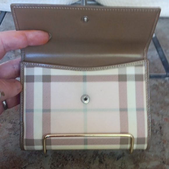 - BURBERRY PLAID SAFFIANO LEATHER BIFOLD DUAL SIDED WALLET - Picture 6 of 10